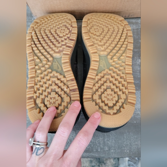 Nike Air Force 1 Luxe Black and Gold Size 10.5 - Picture 5 of 16